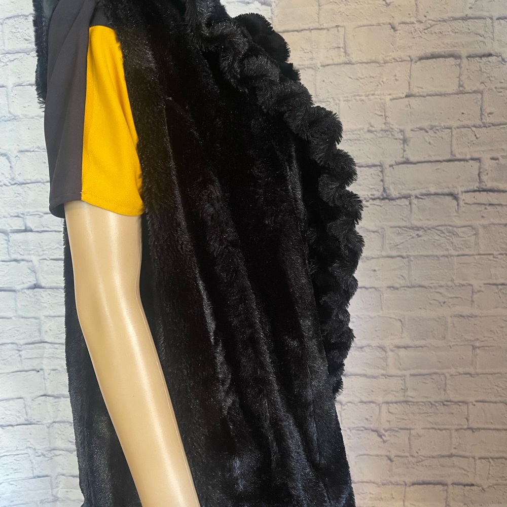 New directions Black Faux Fur Vest Size L Super Soft Button Closure Ruffle Lined - Picture 15 of 16